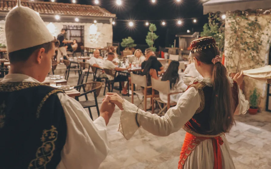 zoe hora dining